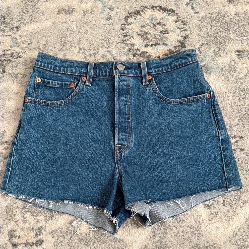 Levi’s Ribcage Shorts Button Fly Size 30